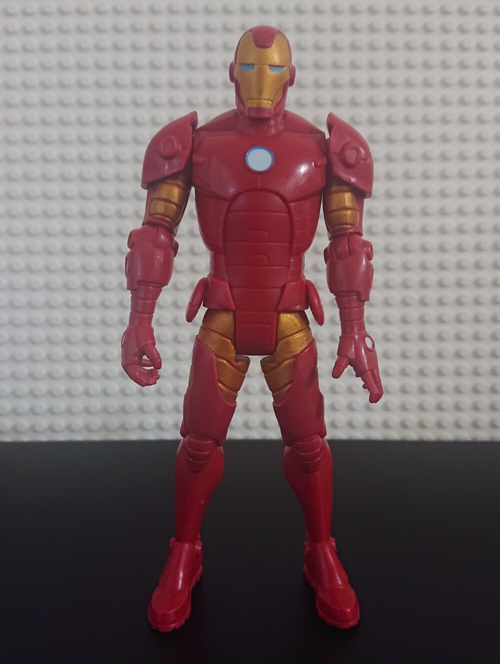 2016 Hasbro Marvel - Iron Man 6" Action Figure - Red / Gold Armor